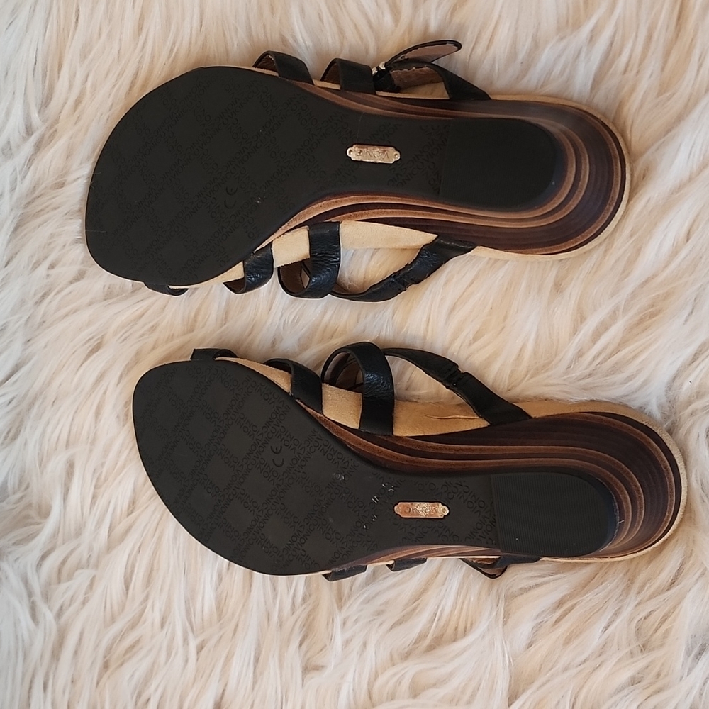 Vionic Black Leather Sandals, Size 6 - Picture 13 of 14